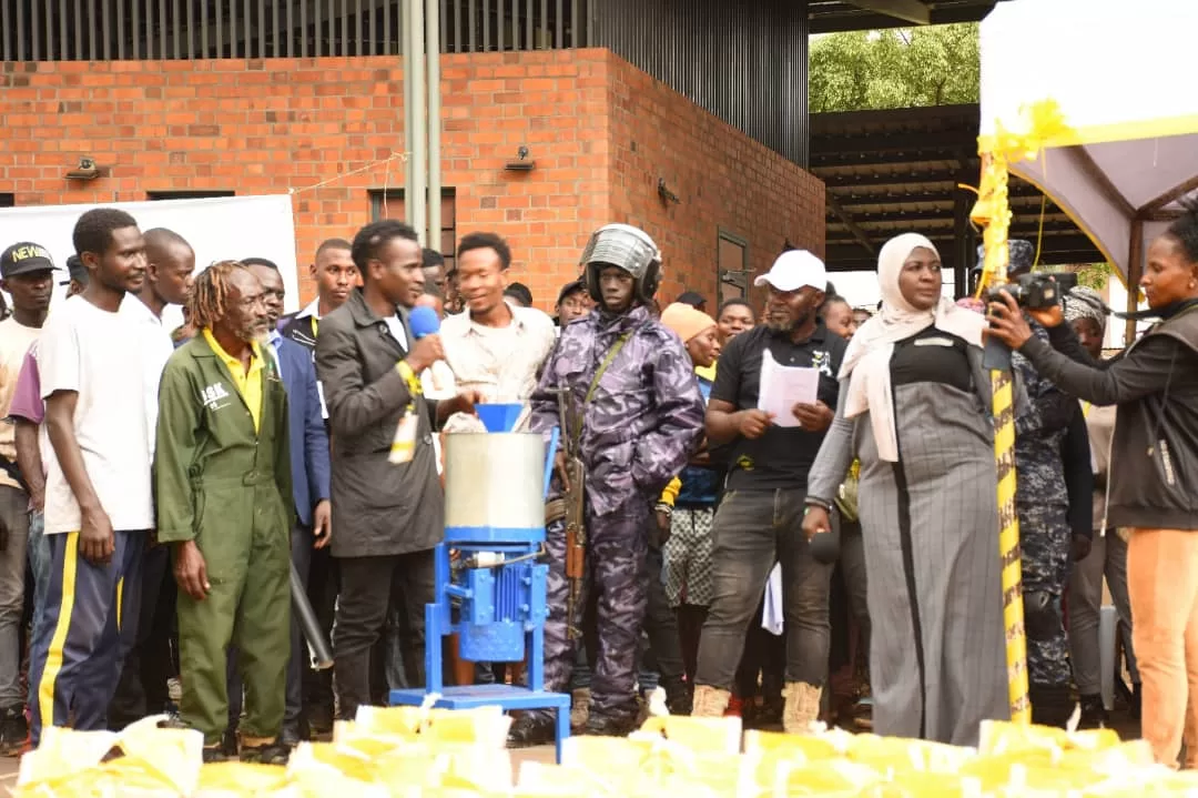 𝗣𝗔 𝗛𝗮𝗷𝗷𝗮𝘁 𝗛𝗮𝗱𝗶𝗷𝗮𝗵 𝗡𝗮𝗺𝘆𝗮𝗹𝗼 𝗨𝘇𝗲𝗶𝘆𝗲 sealed off the ghetto in Kamwokya with an engagement for Wealth & Job Creation for the Bazzukulu