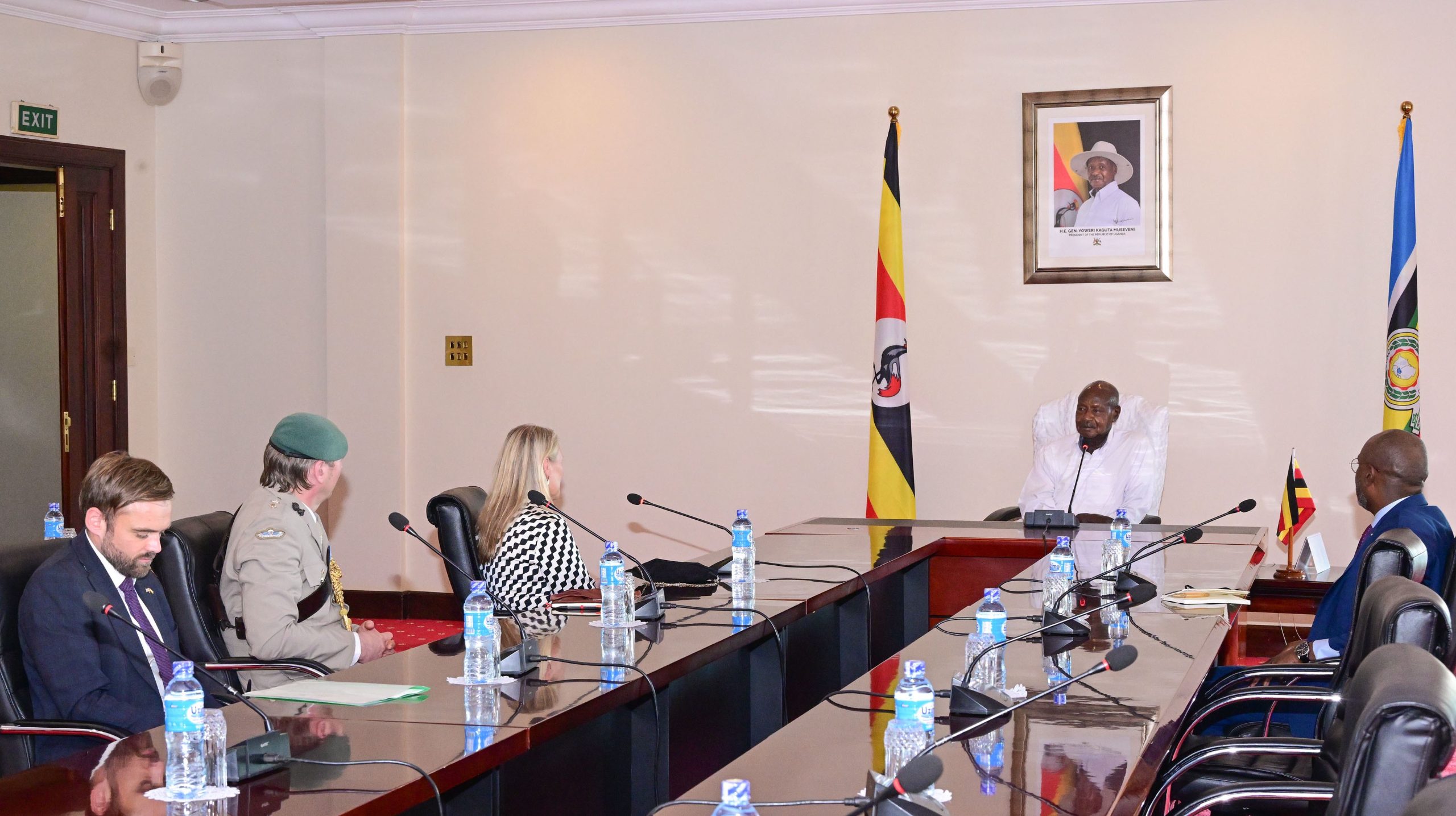 Strengthening International Relations at a Meeting with the British High Commissioner and US Ambassador