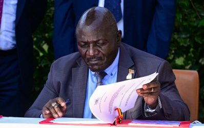 I witnessed the signing of a Memorandum of Understanding between Uganda and the Sharjah Chamber of Commerce led by their Chairman, H.E Abdallah Sultan Al Owais for the construction of Kidepo International Airport in Karamoja. This MoU is a sign of the deepening relations with our Gulf partners and another opportunity to cooperate in investment and trade.