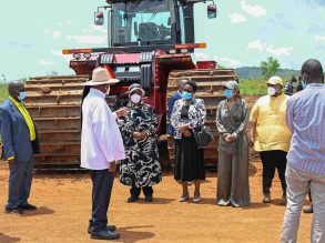 President Museveni visits the Atiak Sugar Factory