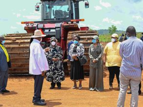President Museveni visits the Atiak Sugar Factory